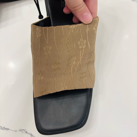 Vintage Women’s 10 Aerosoles Tan Wedge Heels - Picture 4 of 8